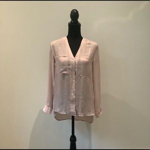 H&M beautiful elegant button down shirt long sleeve is in great condition.